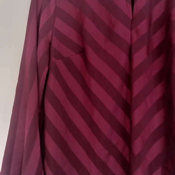 LIZ CLAIBORNE dressy red wine colored top. - Picture 5 of 5